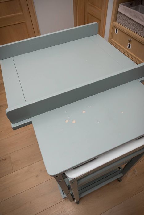 Przewijak Quax z wanienką. Kosze z pokrowcami gratis