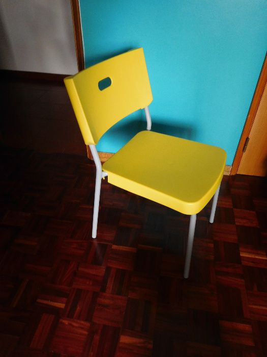 Cadeira Amarela IKEA em estado NOVO