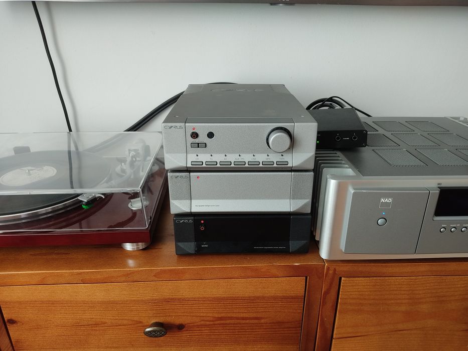 Cyrus 8vs.  high-end підсилювач звуку Усилитель звука