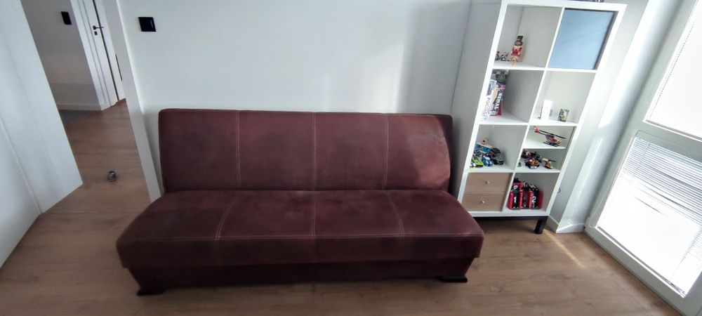 Używana wersalka.