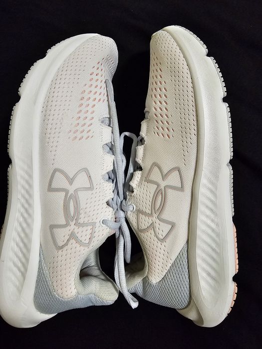 Кросівки Under Urmor, не вдягала.