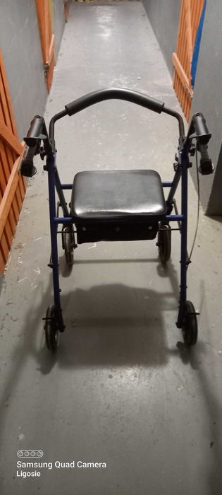 Chodzik z siedziskiem, leciutki