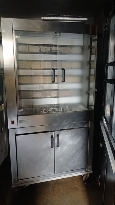 Grelhador de frangos a gás