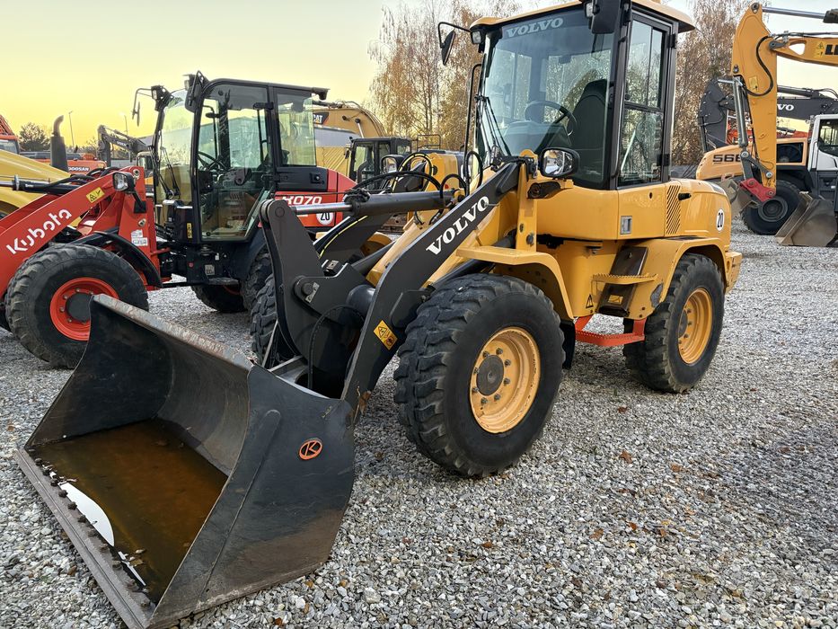 Volvo L30 plus waga l35 komatsu wa80 cat908 terex tl 80