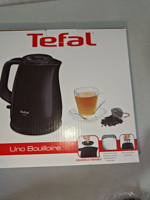 Электрочайник Tefal UNO KO1508DE.
Обертова на 360 градусів основа
Завд