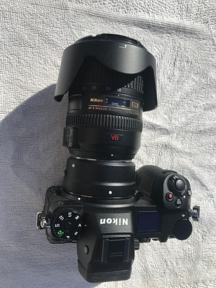 Máquina Nikon Z6 + lente 18-200mm, como nova