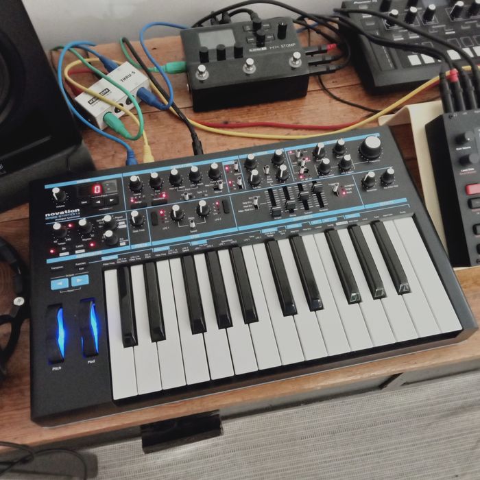 Sintetizadores Novation Bass Station 2 e Pioneer Toraiz AS-1