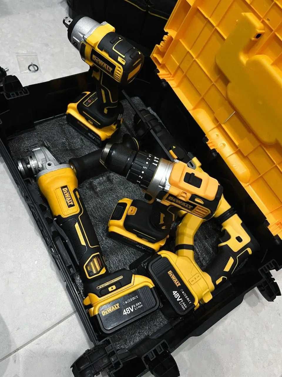 Набір акумуляторних інструментів DeWalt 4в1 кейсі із 2 АКБ 36V/6Ah