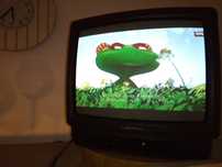 Televisor Crown portátil anos 90 funciona