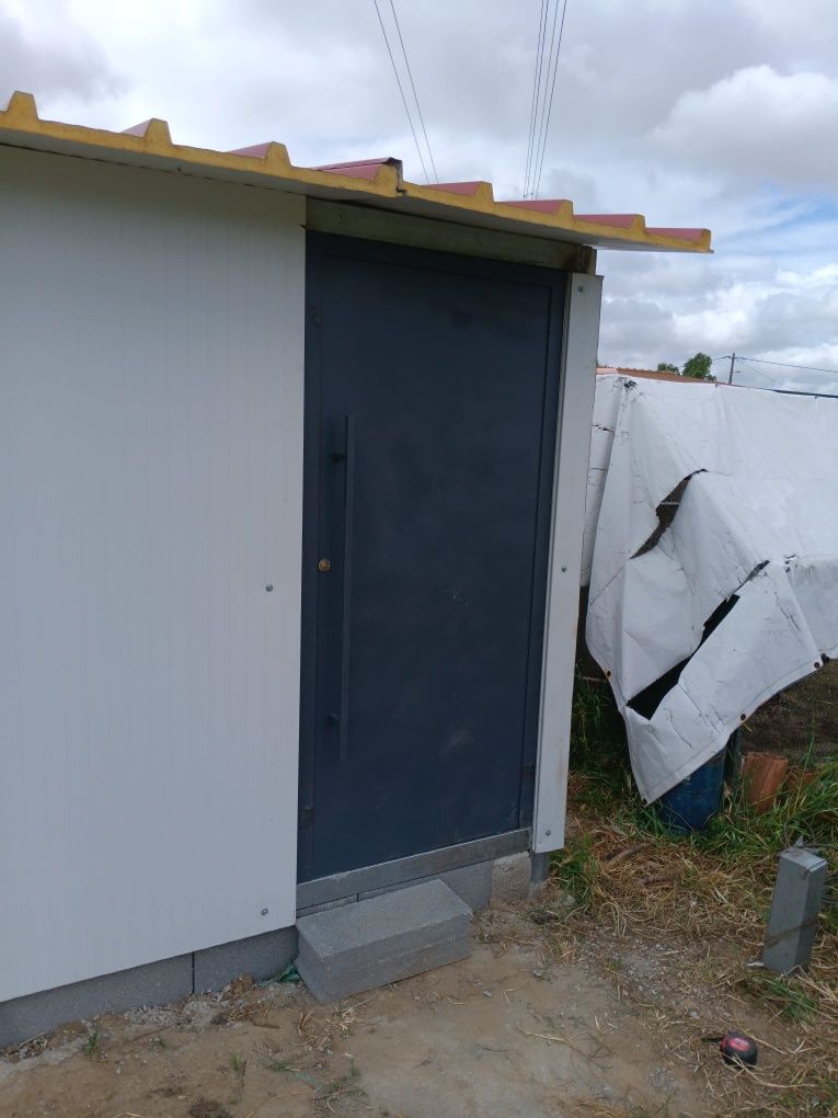 Estruturas metálicas, telhado sanduíche, estrutura para outdoor