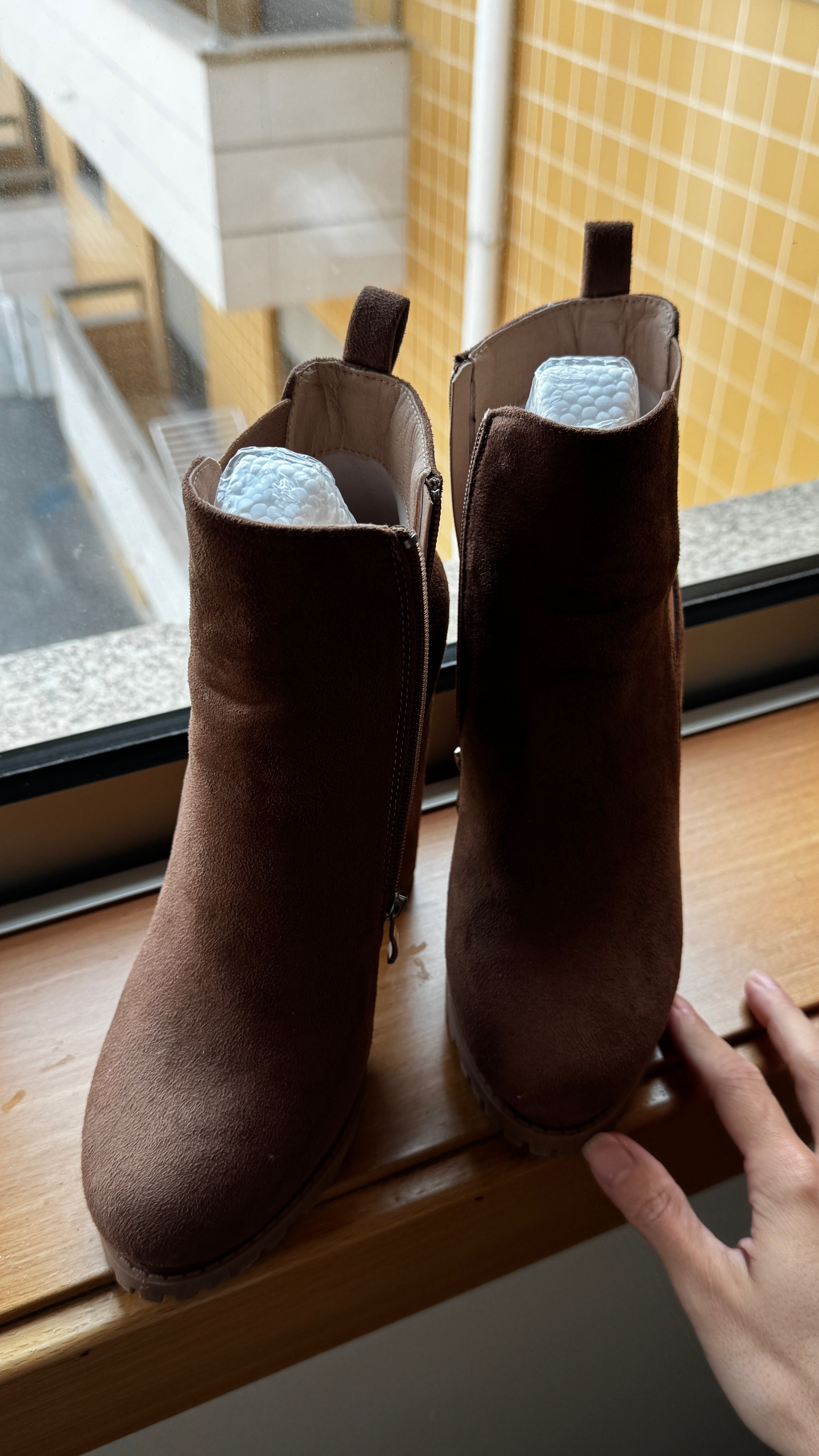 Bota - cor castanho