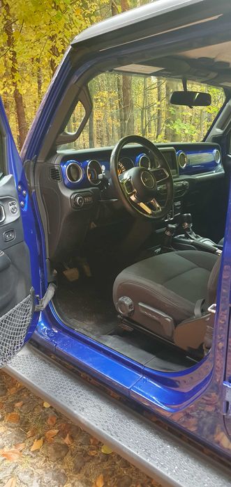 Jeep Wrangler JL Sahara 2018 – chabrowy wojownik z duszą