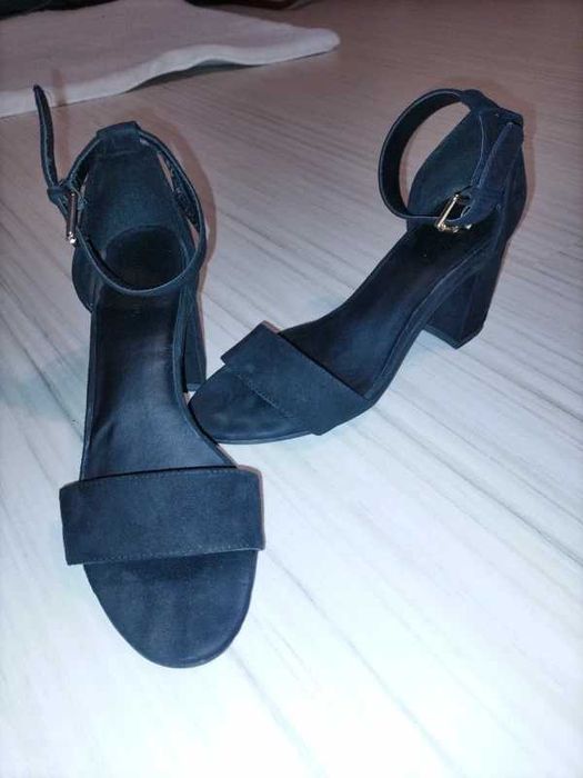 buty na obcasie sandały rozm. 37 firmy Graceland