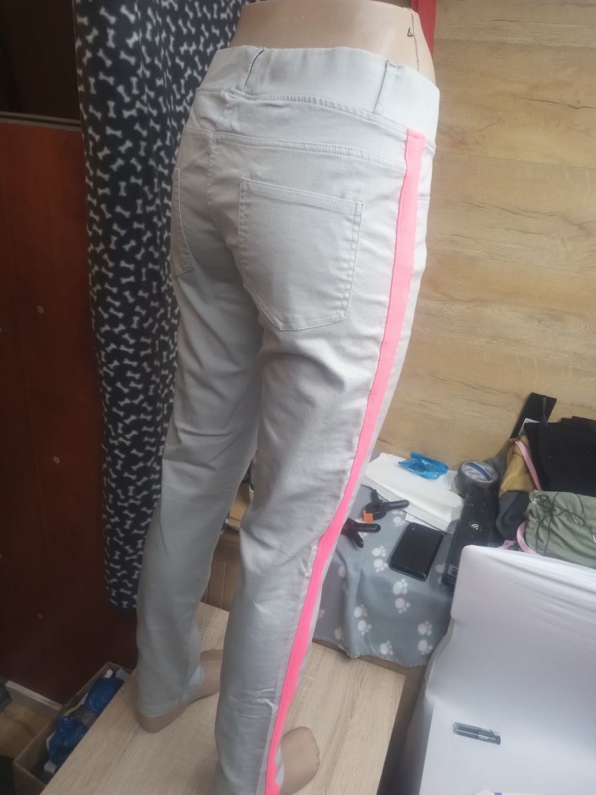 Spodnie bawełna Turcja rozm M i Xl z lampasem wyprzedaż spodni