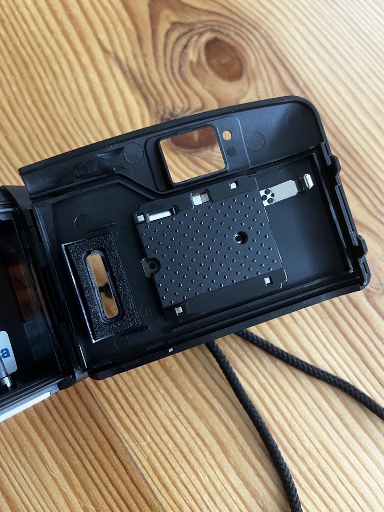 Maquina fotografica Konica pop AF-200
