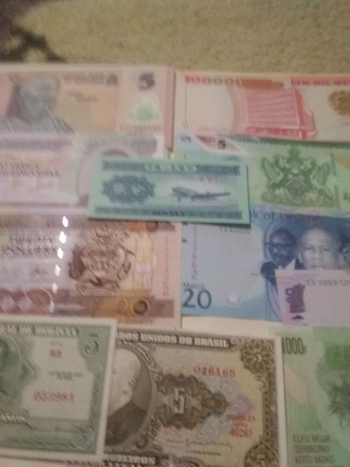 Банкноти різних країн