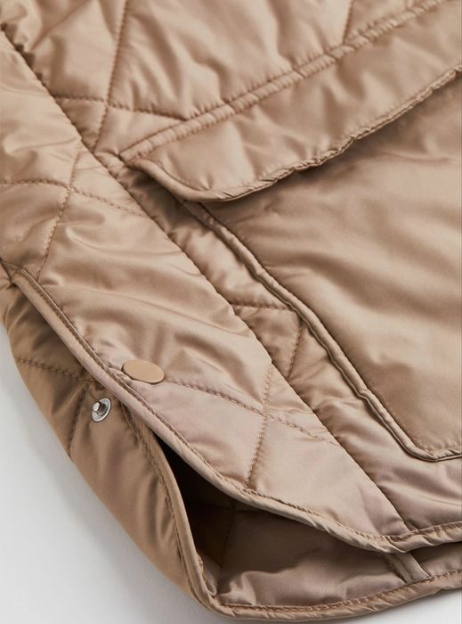 Продам стеганную куртку H&M! С капюшоном, очень легкая, с-л