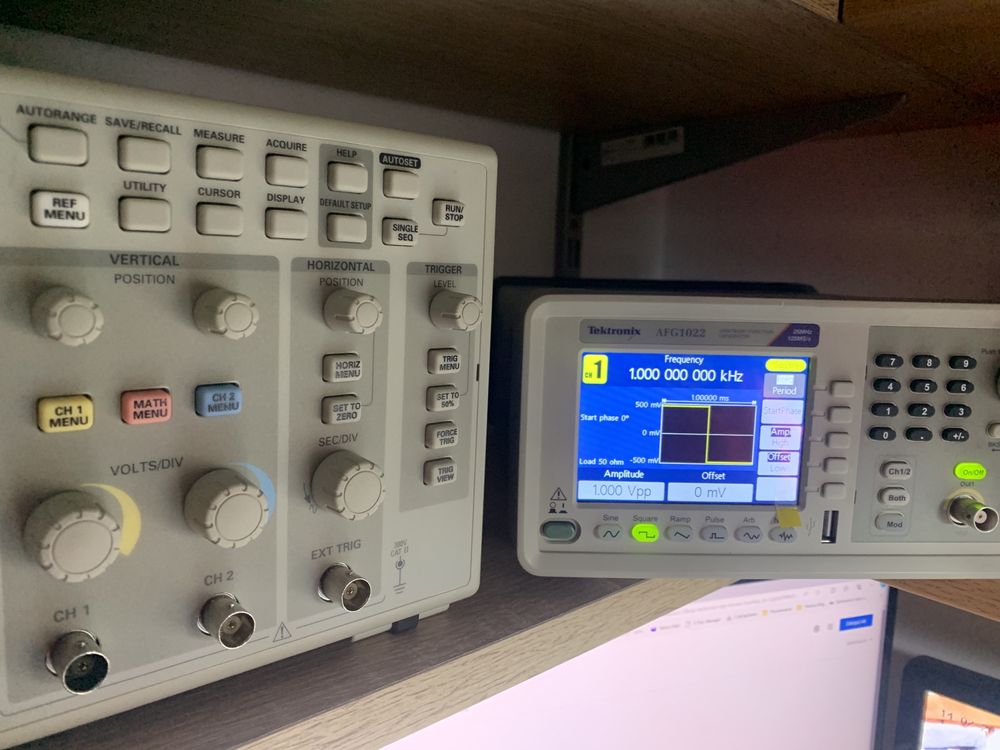 Tektronix AFG 1022 generator funkcji 25MHz