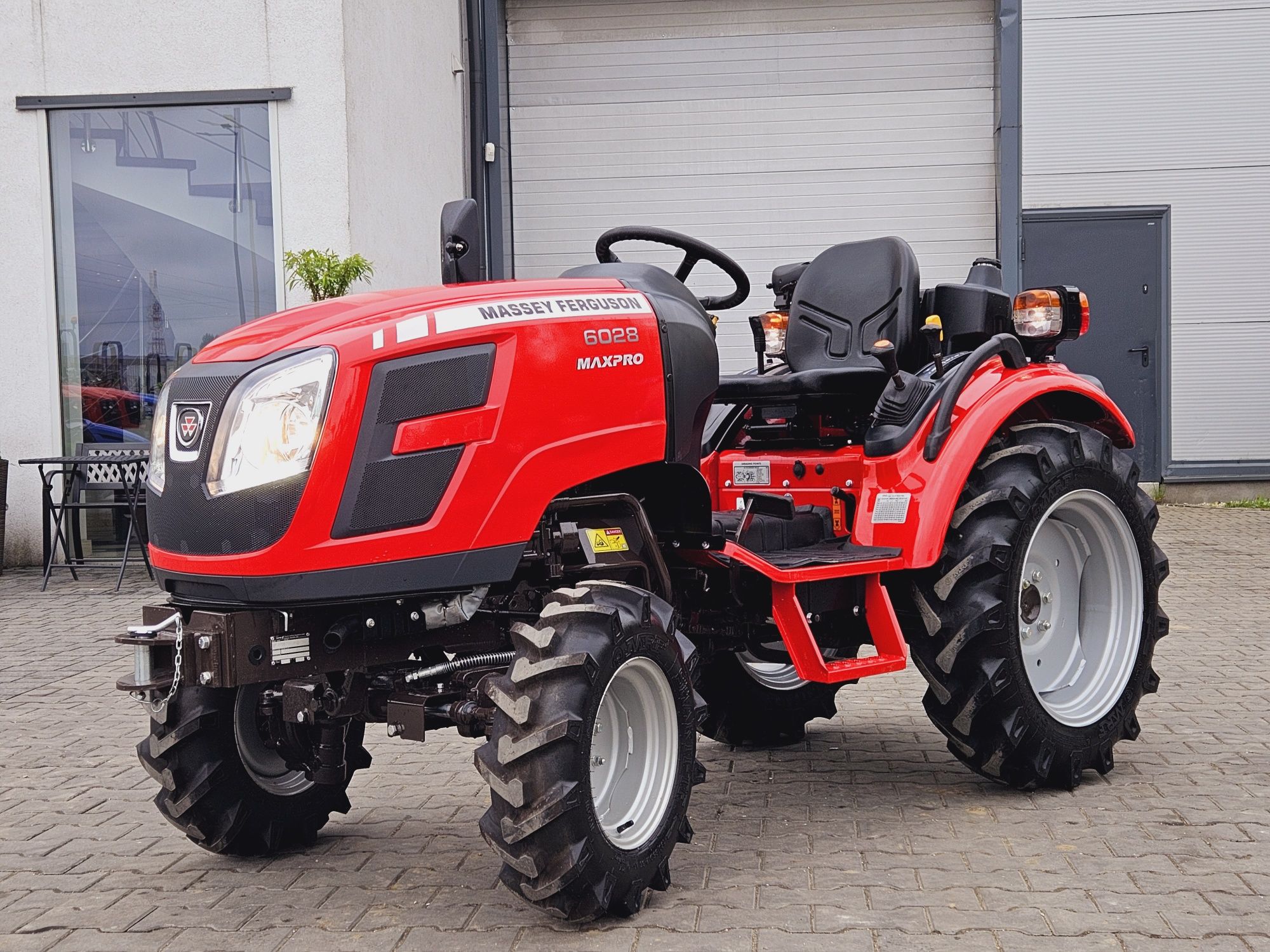 Nowy Traktorek Massey Ferguson 6028. Mini traktorek,ciagniczek traktor