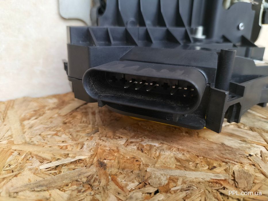 Ford Transit Connect MK2 13-21 Замок двери задней правой DT11-V43288-B