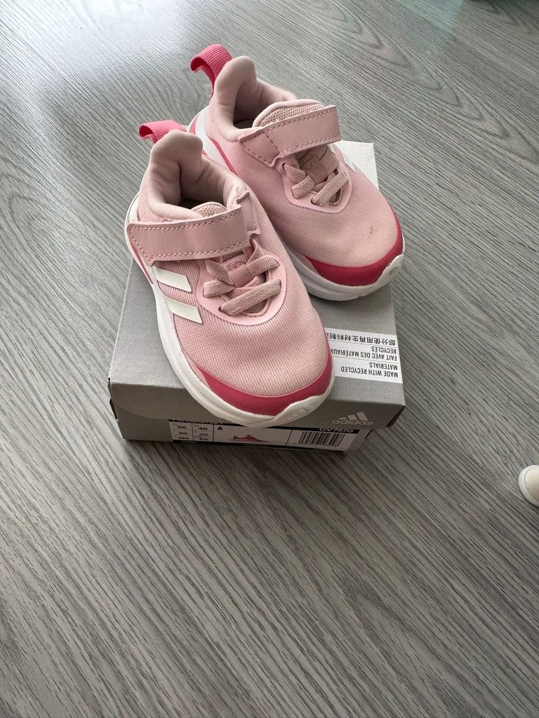 Ténis adidas rosa com velcro