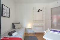 132370 - Quarto com cama de solteiro, com varanda, em apartamento...
