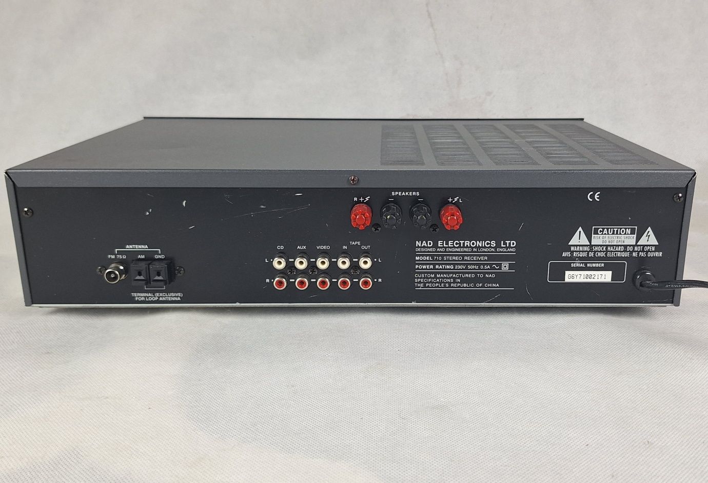 Amplituner stereo NAD 710