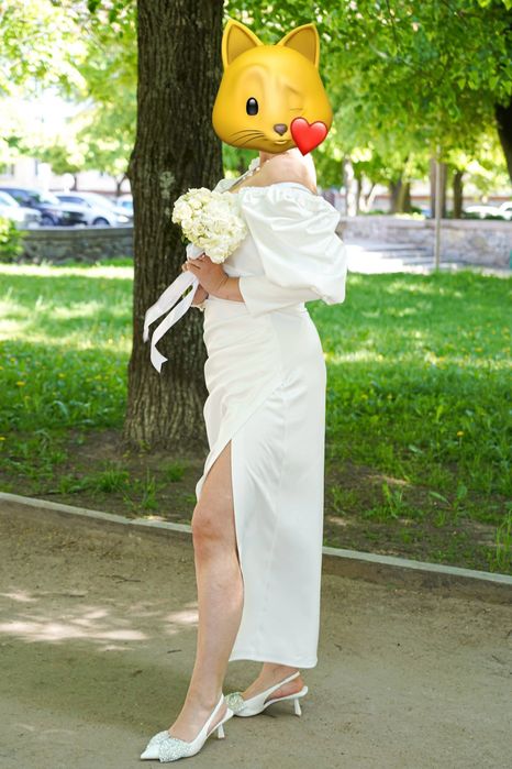 Весільна розкішна сукня