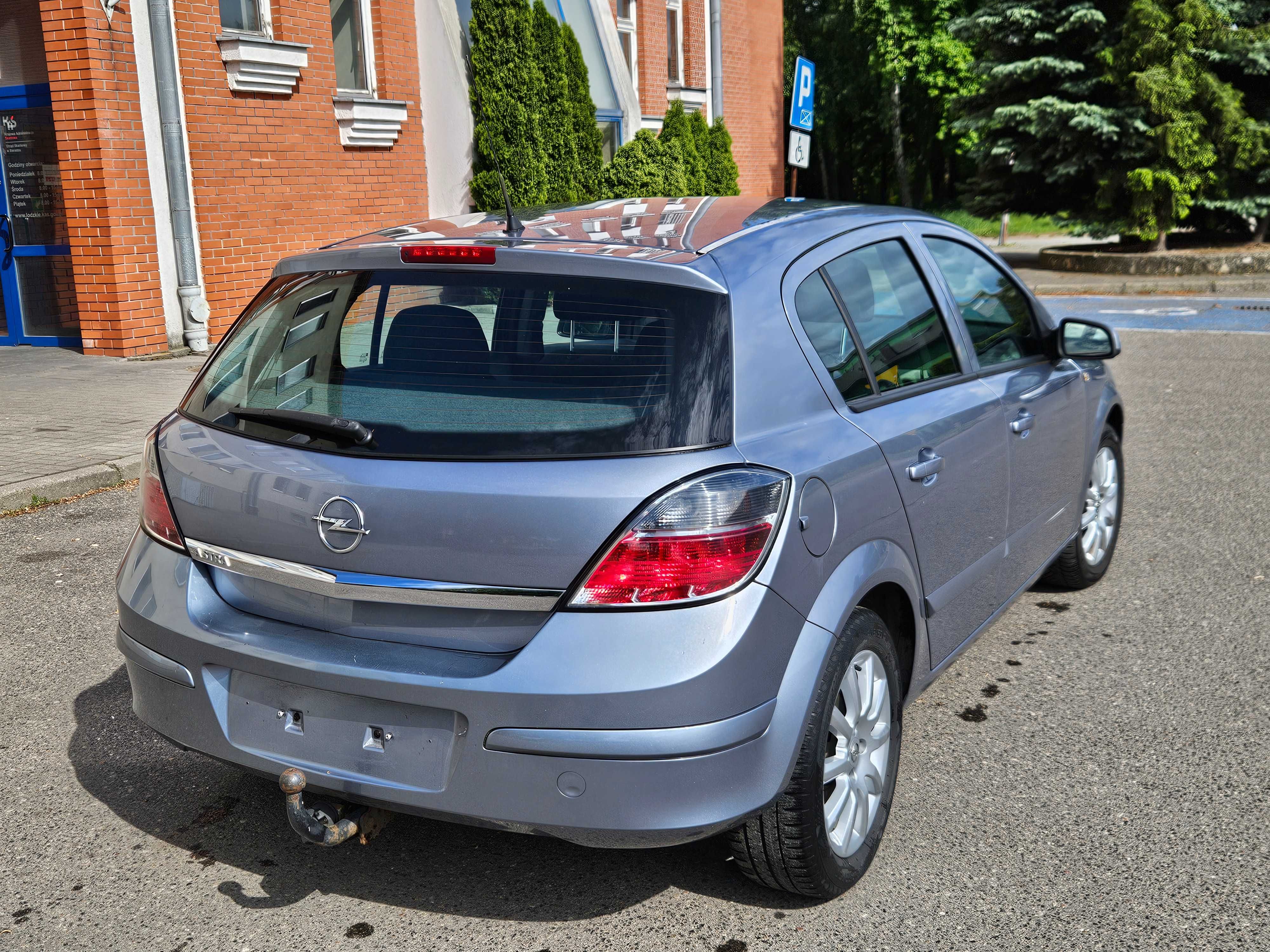 Opel Astra H 1.4 Benzyna z Klimatronikem Hak Bezwypadkowa