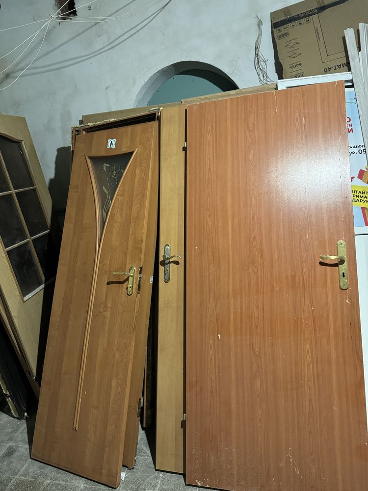 Дверні полотна і коробки до них під реставрацію під плівку