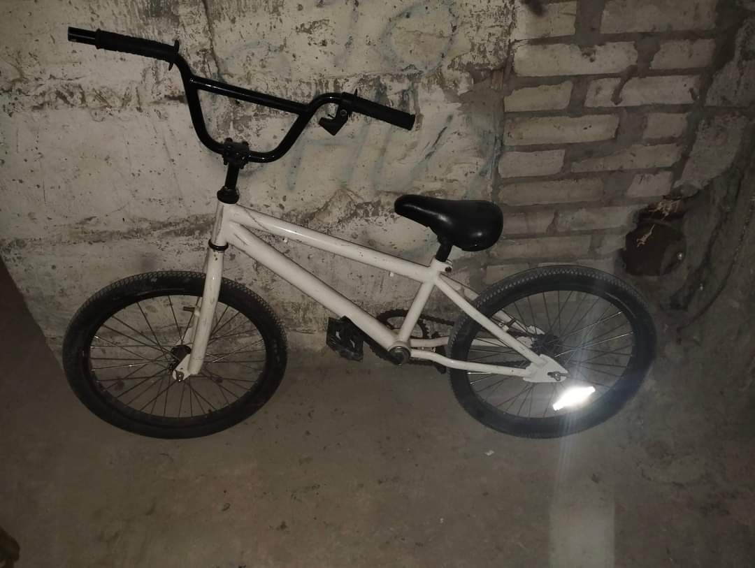 BMX biały bezmarkowy