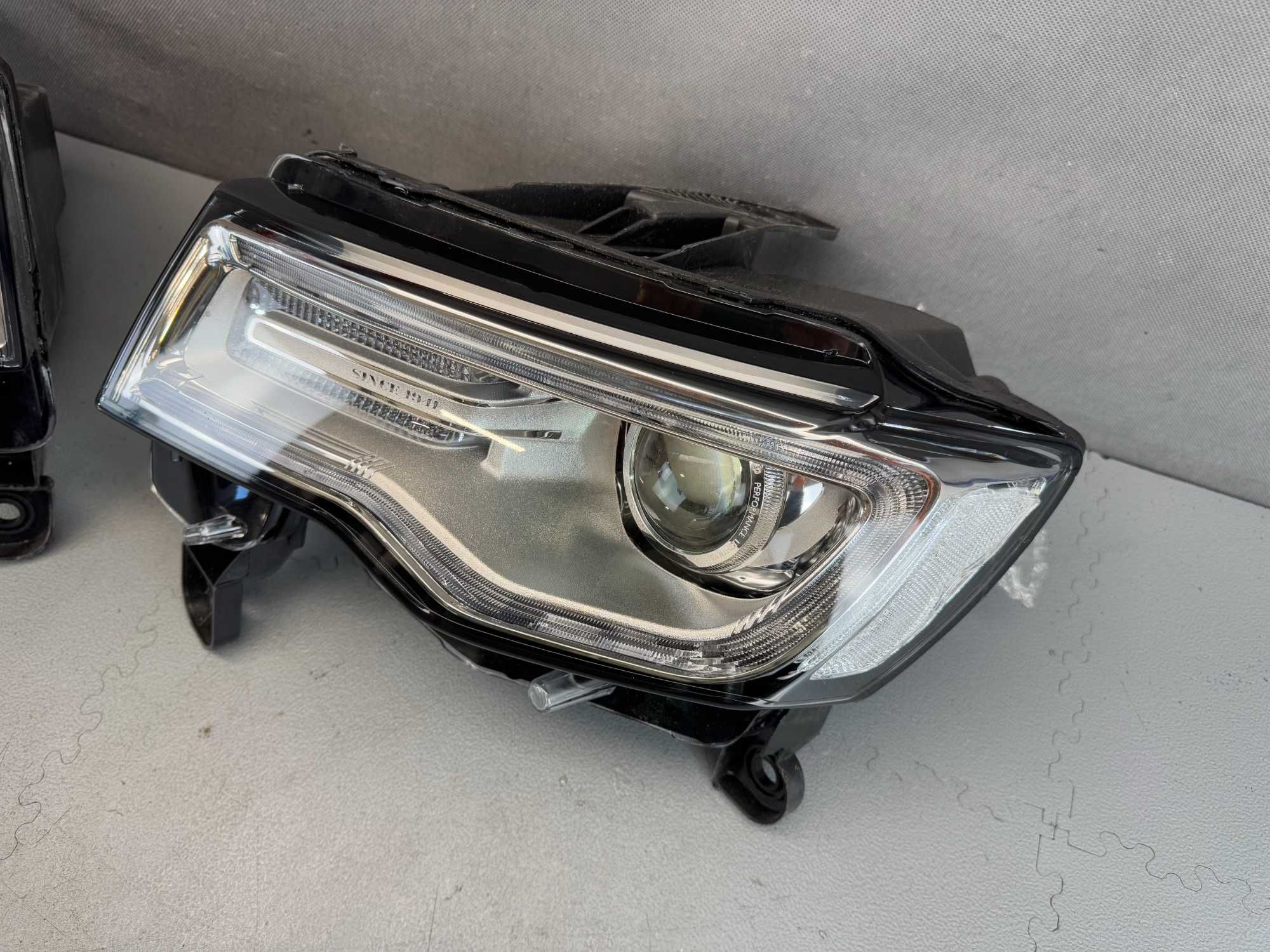 Jeep Grand Cherokee IV Lift 13-17r. Lampy Przód Bi-Xenon Lewa+Prawa EU