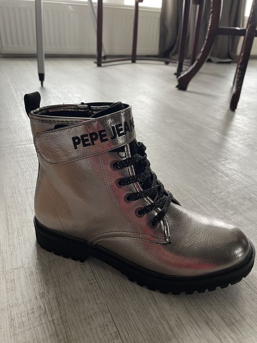 Продам чоботи для дівчини