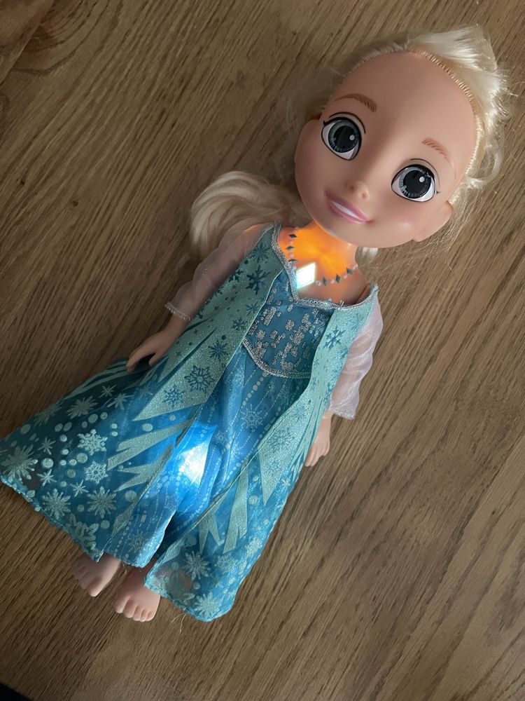Lalka spiewajaca elsa kraina lodu