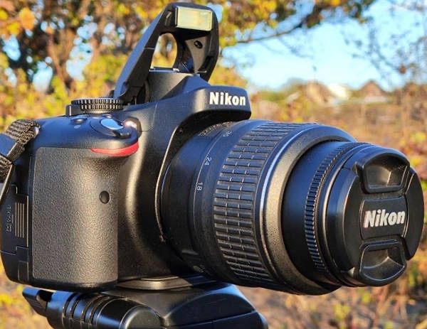 Зеркальний фотоапарат Нікон Nikon d5100 з сумкою та обʼєктивами