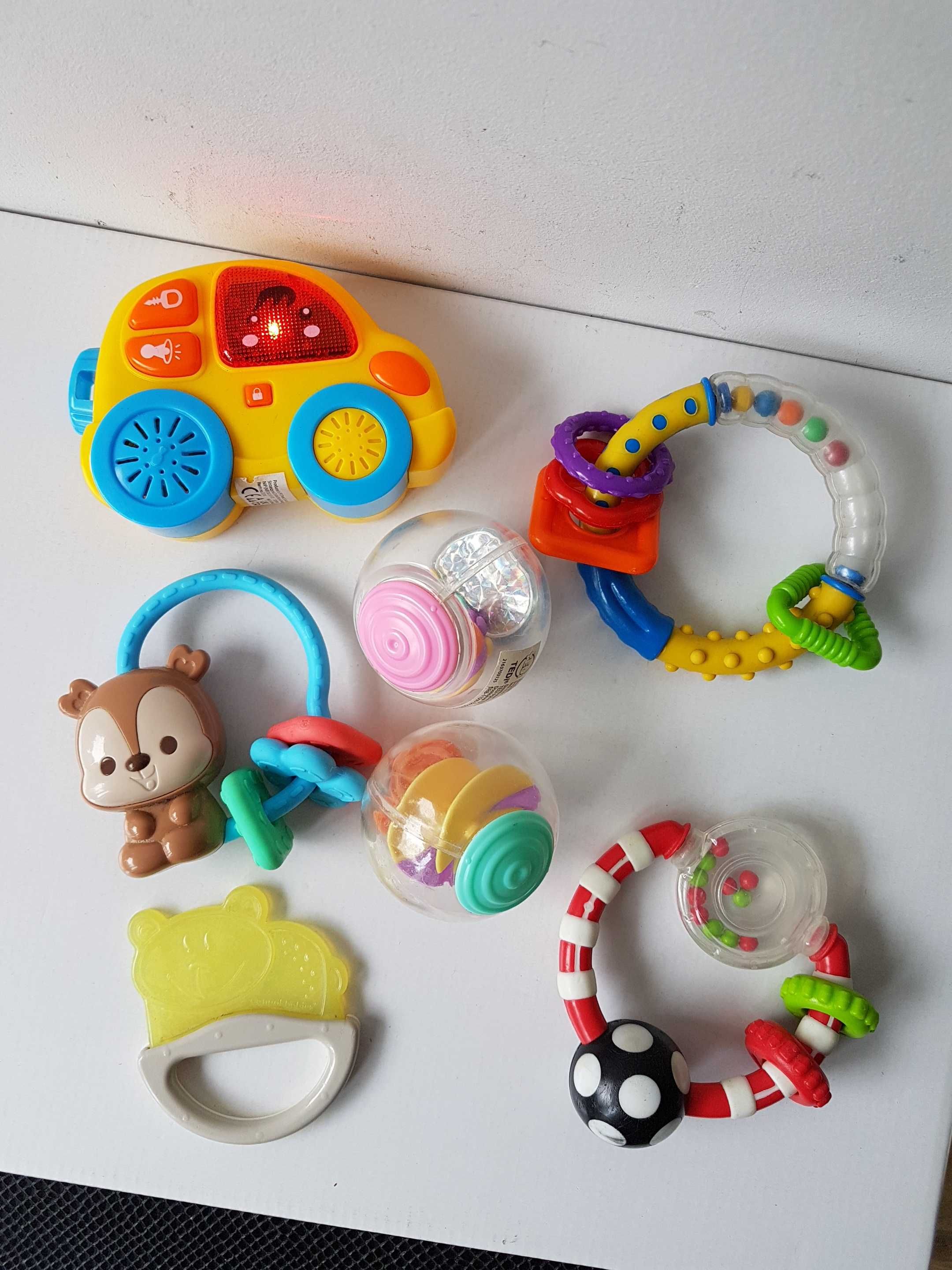 Zabawki niemowlęce interaktywne auto świeci gra Grzechotki kule