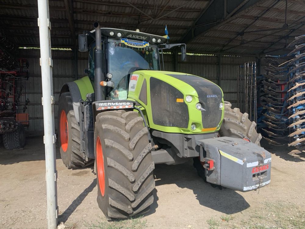 Трактор Claas Axion 940