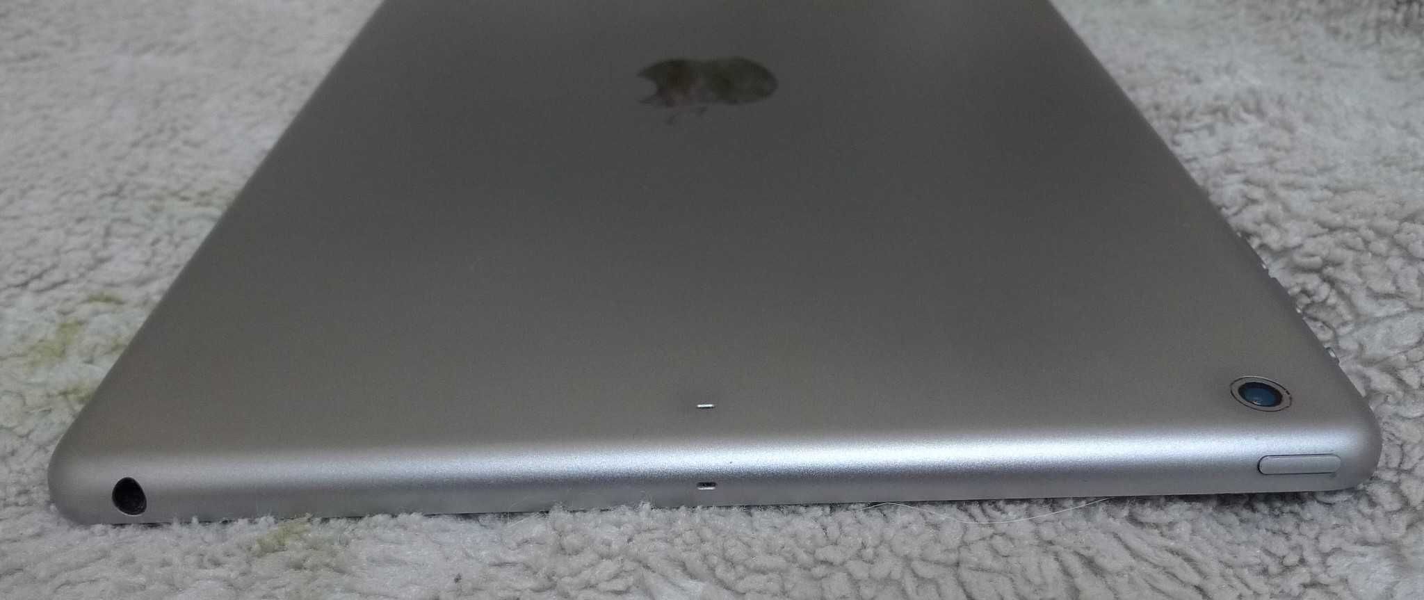 Планшет Apple iPad Air A1474 MD786LL/A 32 Gb