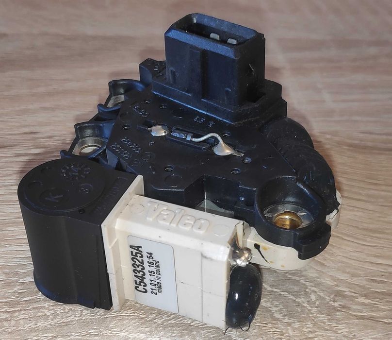 Регулятор генератора авто   Valeo   (есть другие-пишите )