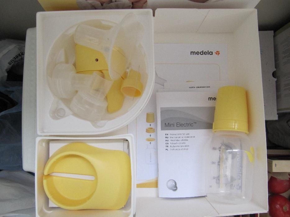 Молокоотсос MEDELA MINI ELECTRIC и 3  бутылочки для хранения молока