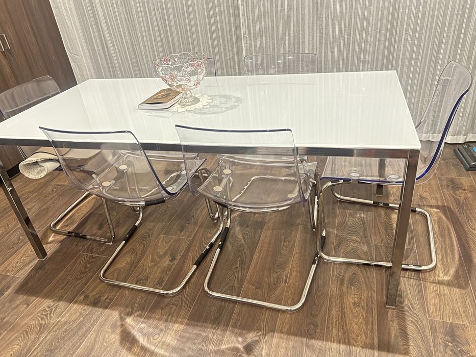 Mesa de jantar c/ 6 cadeiras