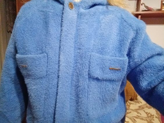 Ciepły płaszcz z kapturem