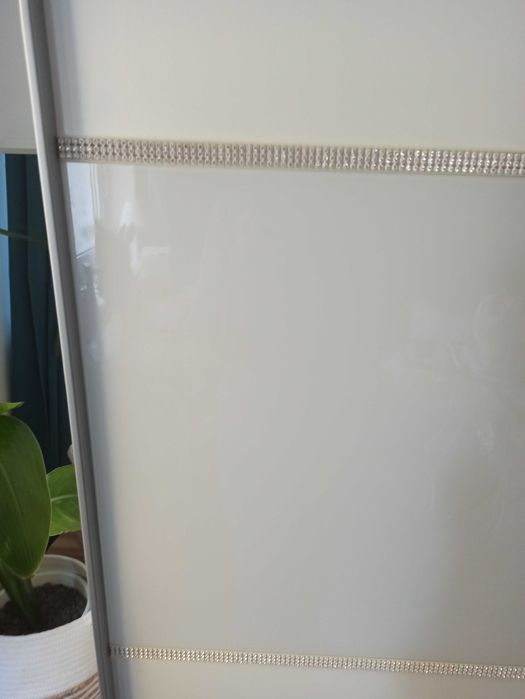 Szafa z przesuwnymi drzwiami