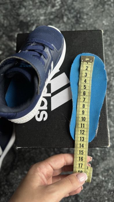 Дитячі кросівки adidas 21 розмір (повномірні)