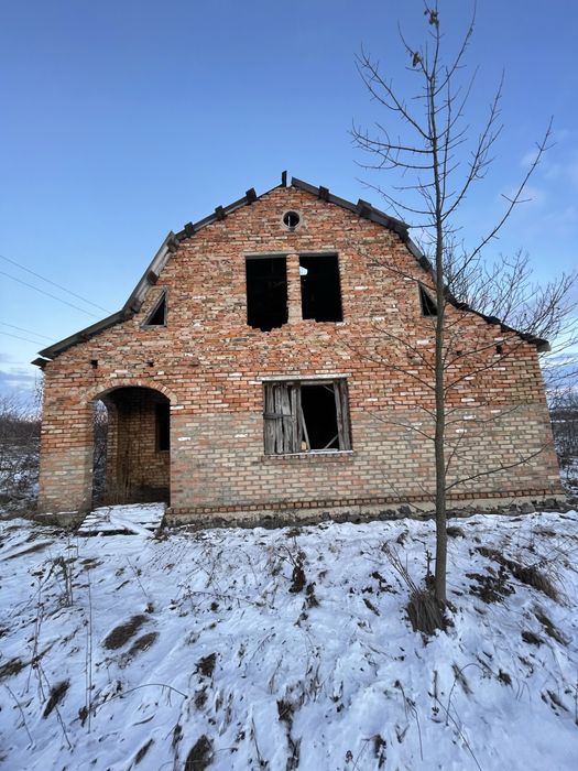 Земляна ділянка з будинком