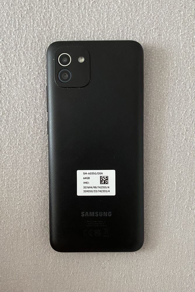 Samsung Galaxy A03 64GB w stanie bardzo dobrym  + wytrzymały case