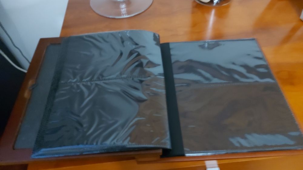 Álbum de Fotografias com Capa em Madeira e Porta-Retratos