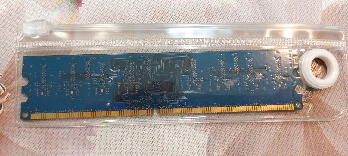 Оперативна пам'ять 1  GB