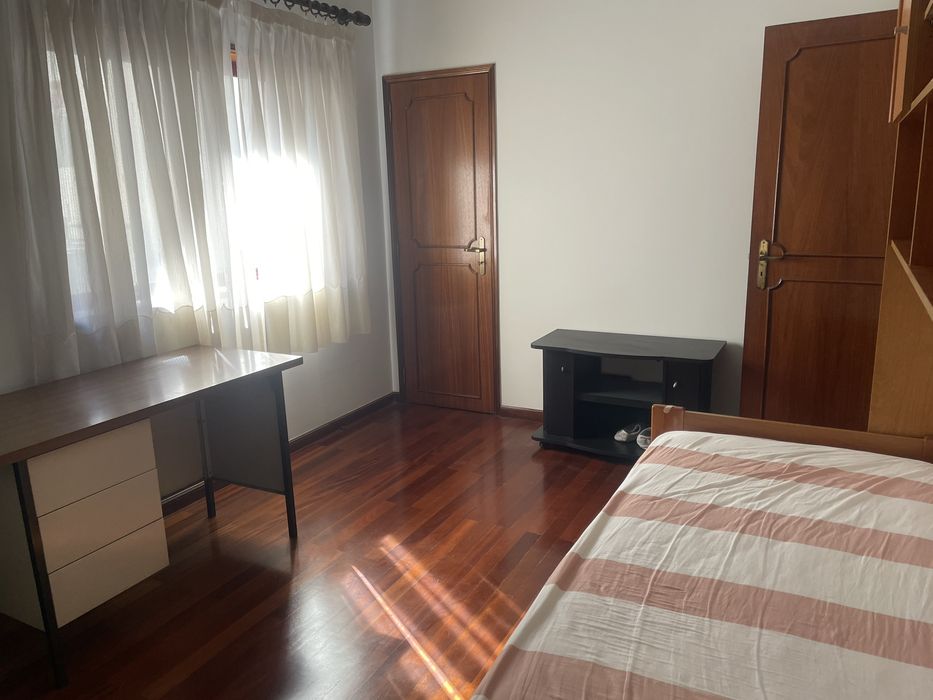 Excelente quarto de solteiro em Braga a 5 minutos a pé do centro.