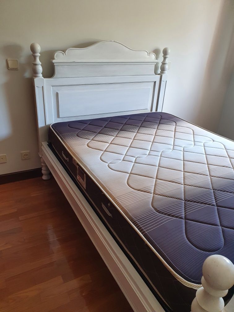 Cama de Solteiro + colchão + estrado + 2 mesas de cabeceira